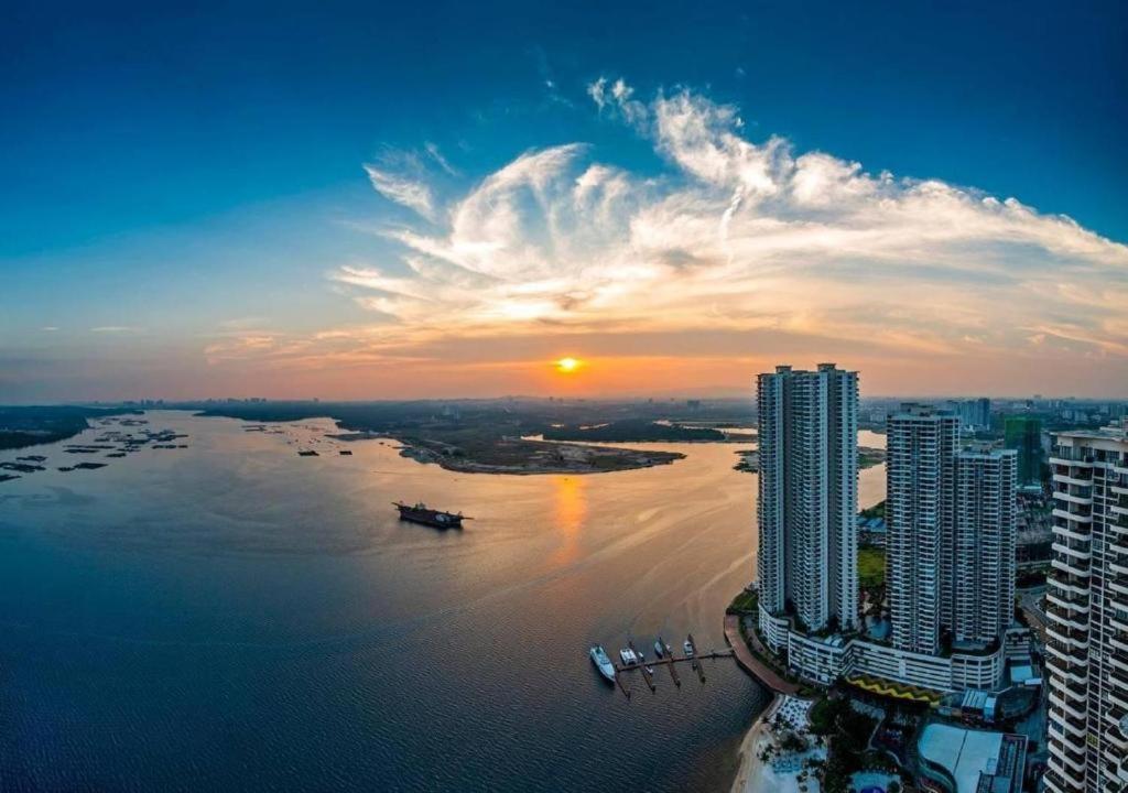 泳池景休闲家庭套房3房3厕6-10人适合家庭入住金海湾@danga Bay Apartment