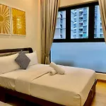 泳池景休闲家庭套房3房3厕6-10人适合家庭入住金海湾@Danga Bay