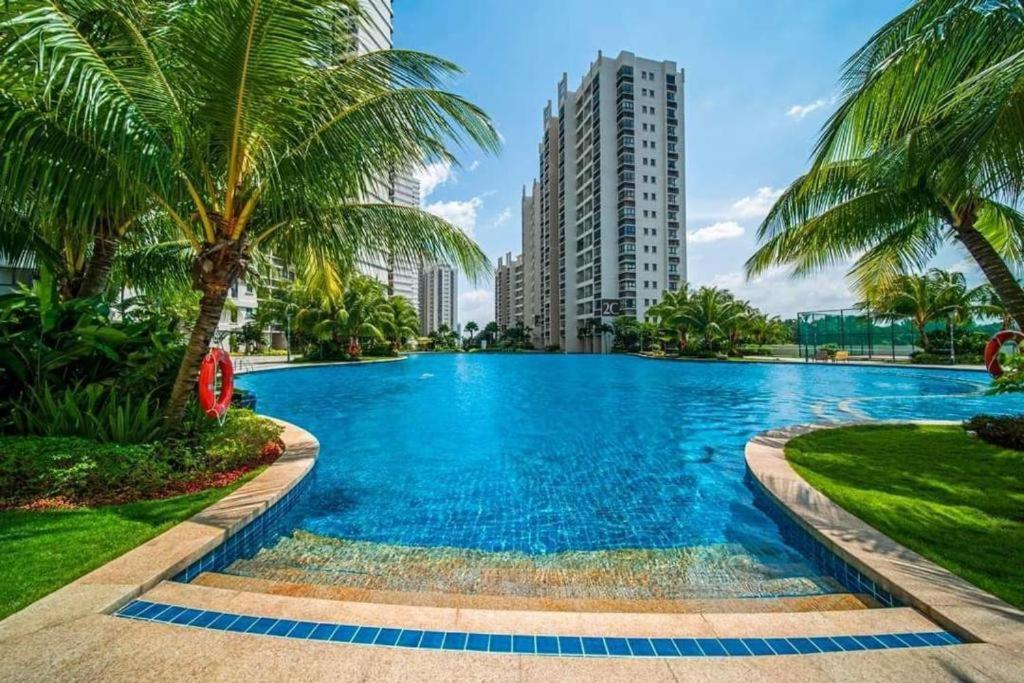 泳池景休闲家庭套房3房3厕6-10人适合家庭入住金海湾@danga Bay Apartment *
