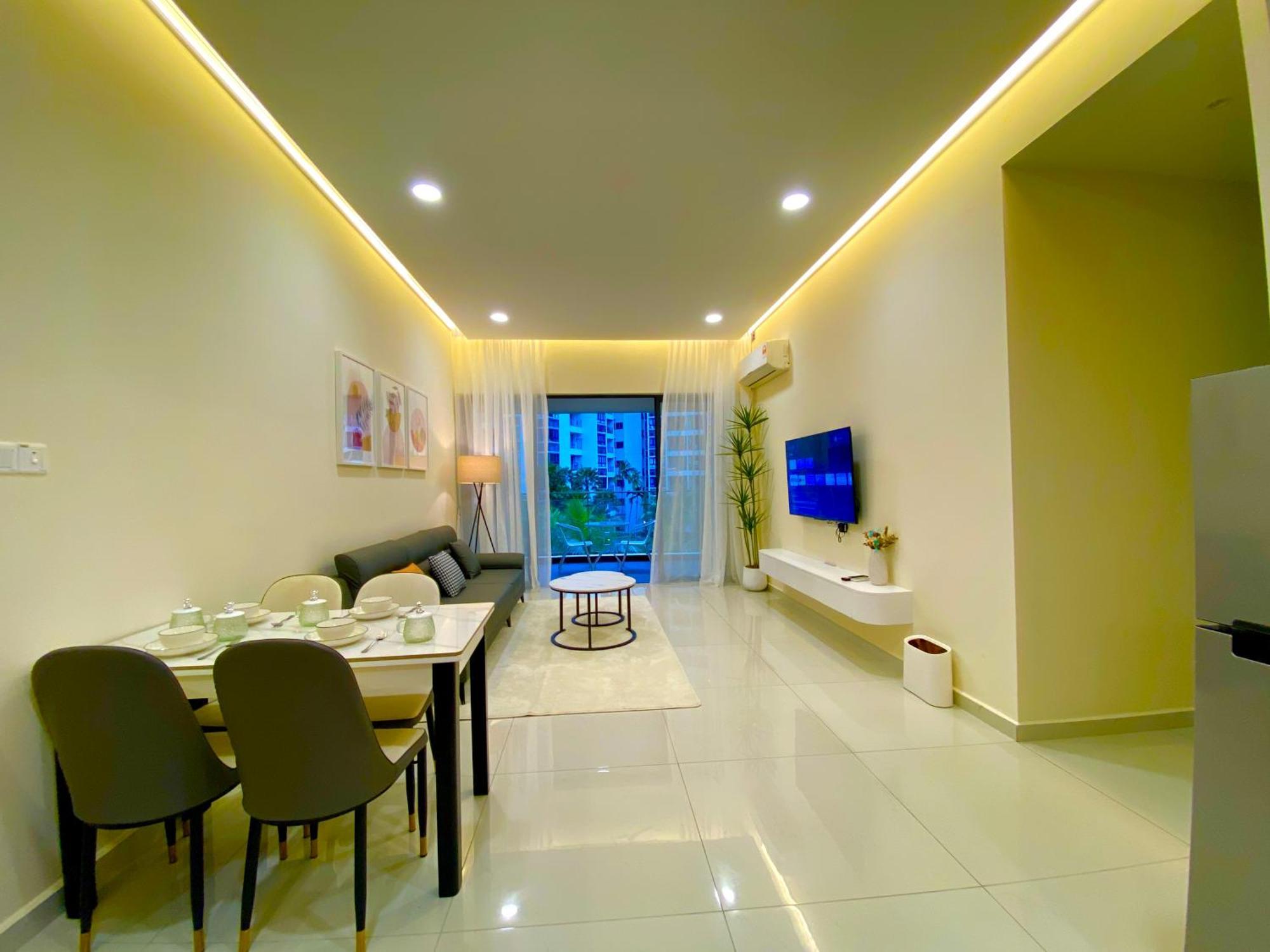 泳池景休闲家庭套房3房3厕6-10人适合家庭入住金海湾@danga Bay Apartment *