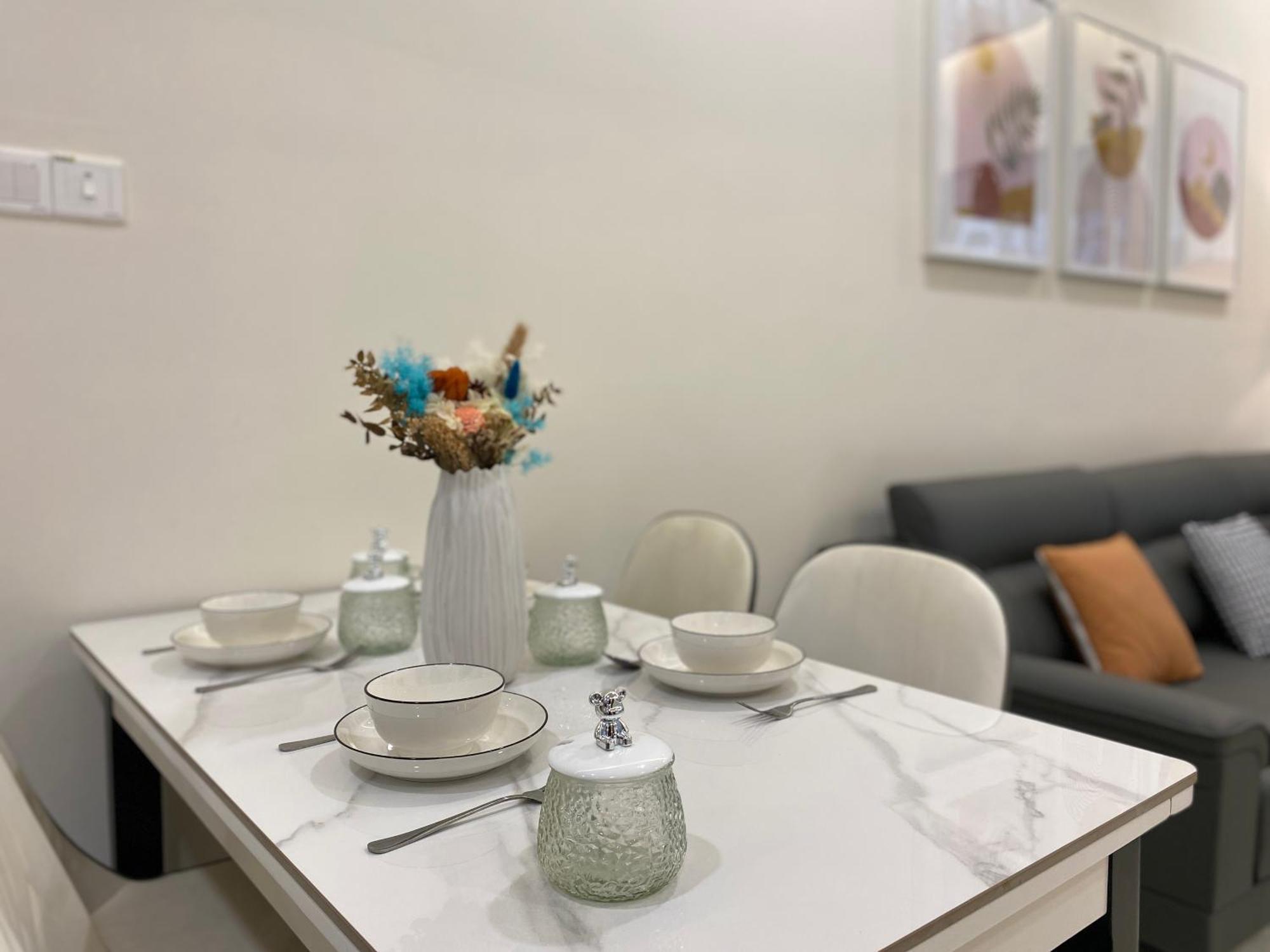 泳池景休闲家庭套房3房3厕6-10人适合家庭入住金海湾@danga Bay Apartment *