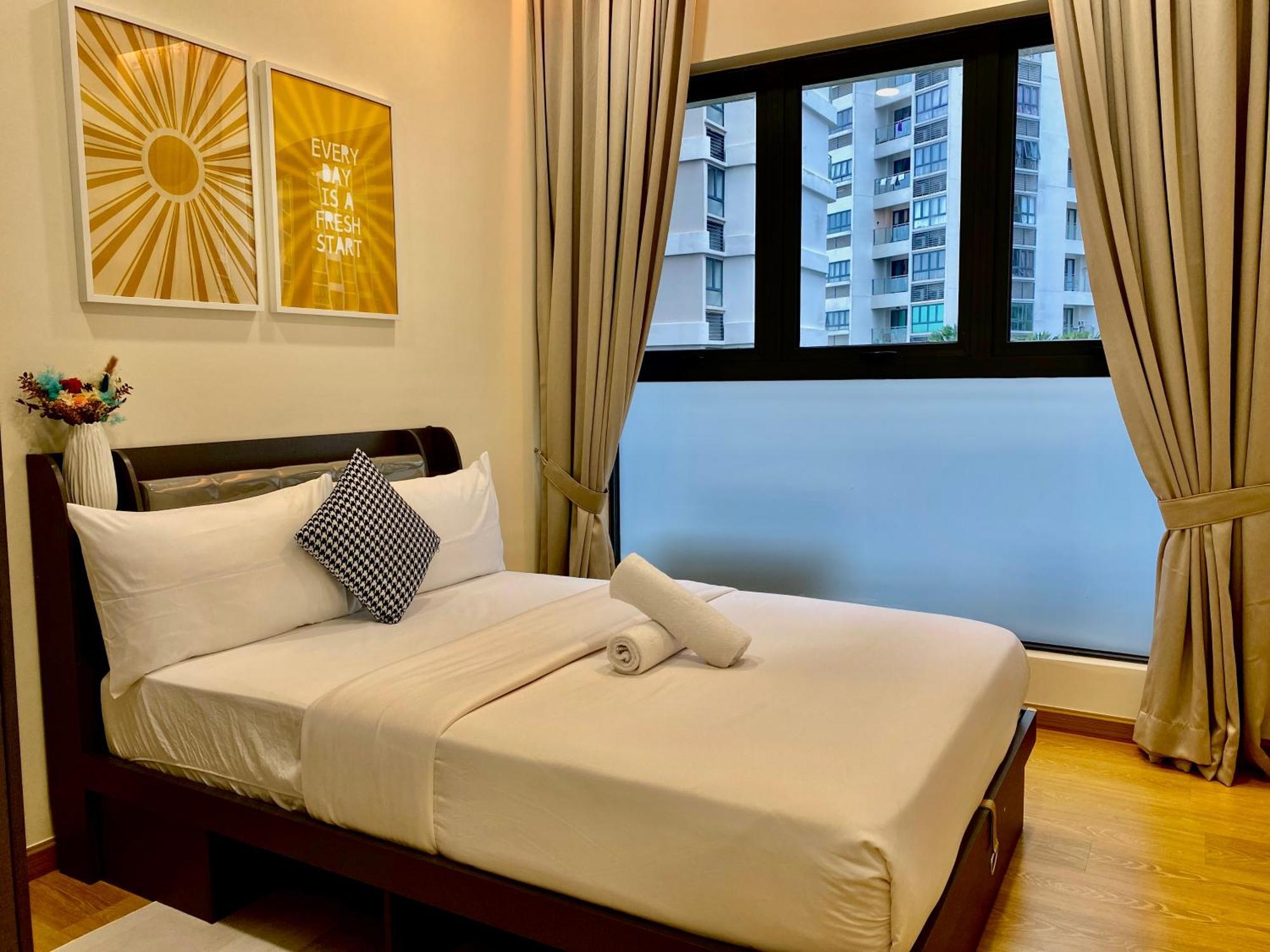 Apartment 泳池景休闲家庭套房3房3厕6-10人适合家庭入住金海湾@danga Bay Johor Bahru