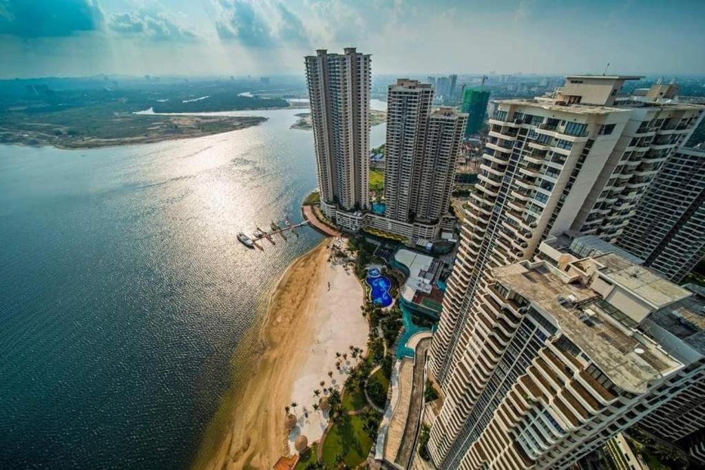泳池景休闲家庭套房3房3厕6-10人适合家庭入住金海湾@danga Bay *