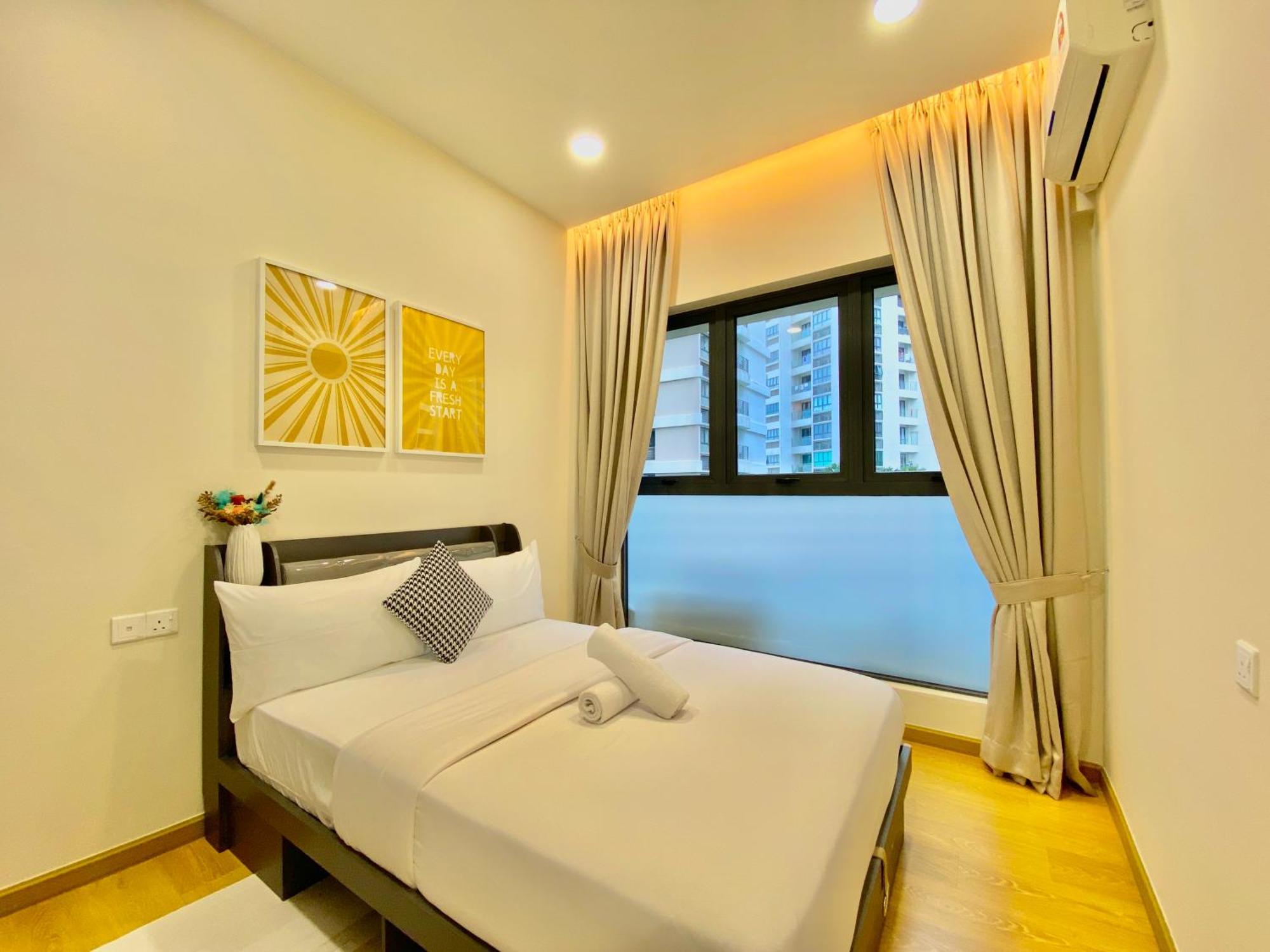 泳池景休闲家庭套房3房3厕6-10人适合家庭入住金海湾@danga Bay Apartment *
