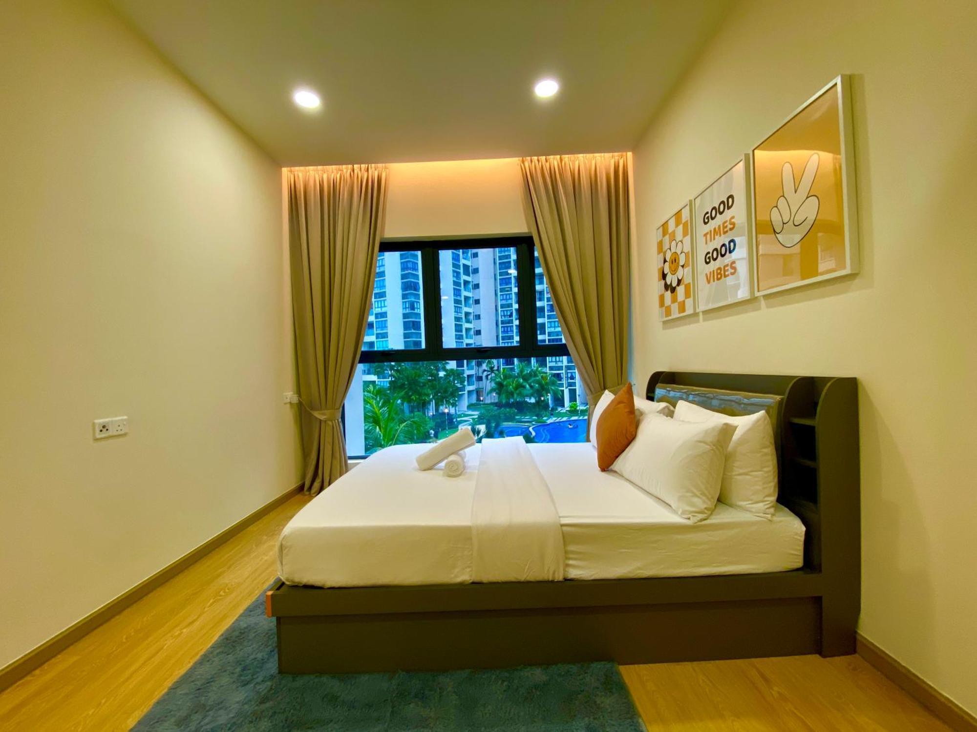 Apartment 泳池景休闲家庭套房3房3厕6-10人适合家庭入住金海湾@danga Bay *